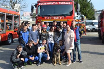 Pompierii ISU Suceava și-au deschis porțile pentru mii de copii din tot județul