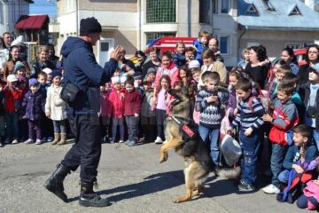 Pompierii ISU Suceava și-au deschis porțile pentru mii de copii din tot județul