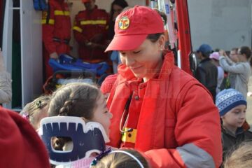 Pompierii ISU Suceava și-au deschis porțile pentru mii de copii din tot județul