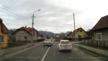 Șoferul de pe Dacia Logan face o mulțime de manevre neregulamentare