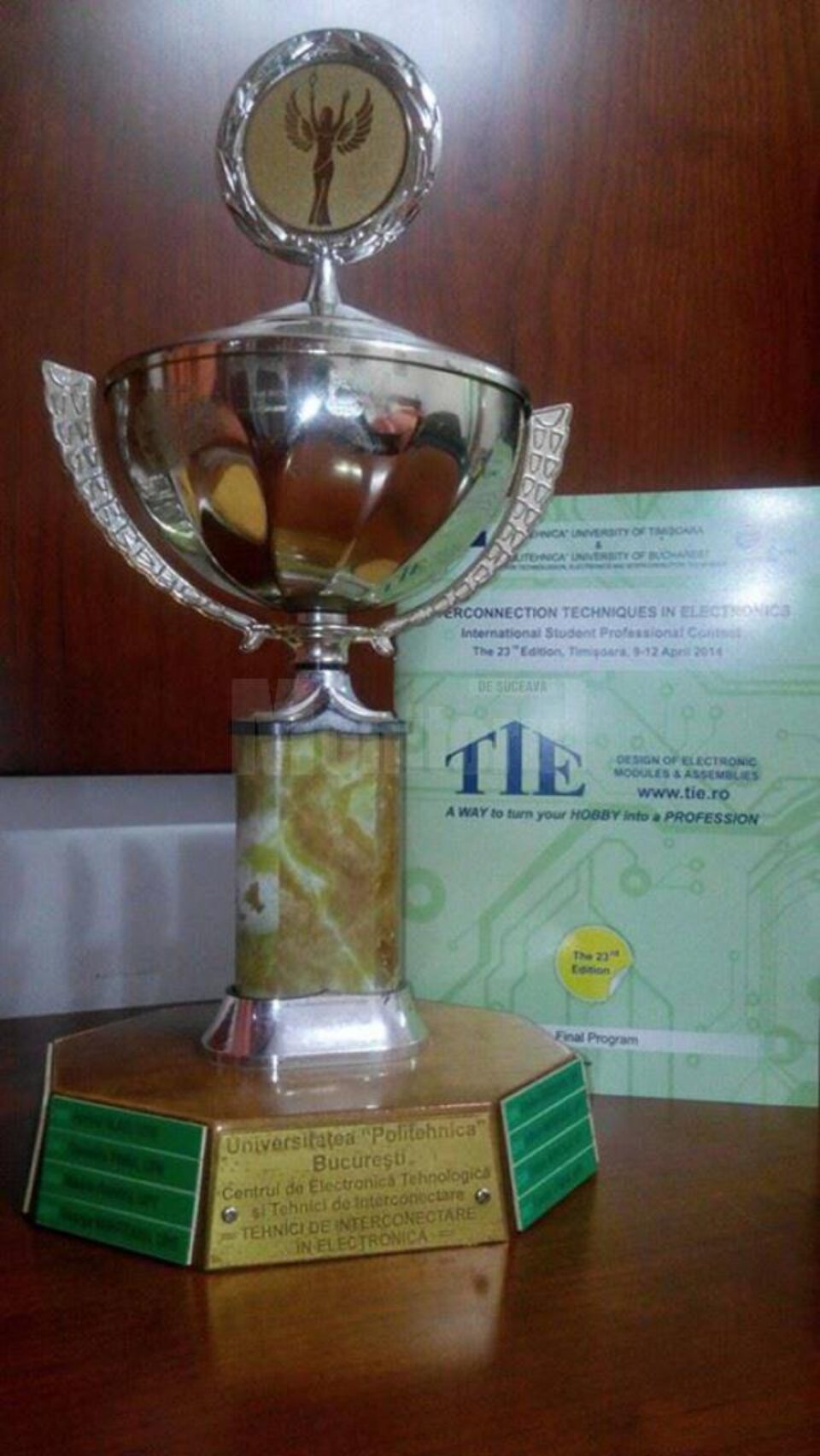 Un student al Universității din Suceava a câștigat trofeul unui concurs internațional de electronică