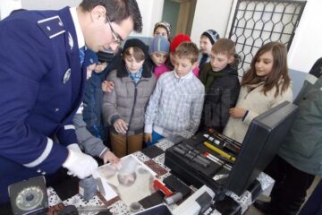 “Școala altfel”, la poliție