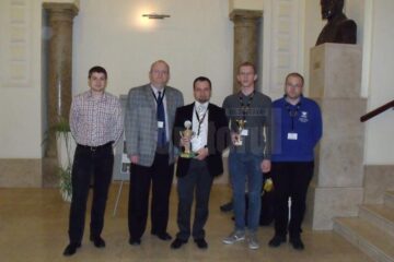 De la stânga la dreapta: Teodor Luchian (mențiune), Eugen Coca (mentor), Adrian Petrariu (antrenor), Eduard Grigoraș (premiul I) și Ovidiu Timoficiuc (premiul III)