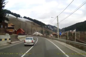 Șoferul de pe Dacia Logan face o mulțime de manevre neregulamentare