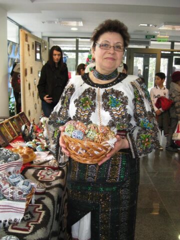 Expoziția „Oul încondeiat - Tradiție și modernitate”, realizată de artistul popular Georgeta Iliuță