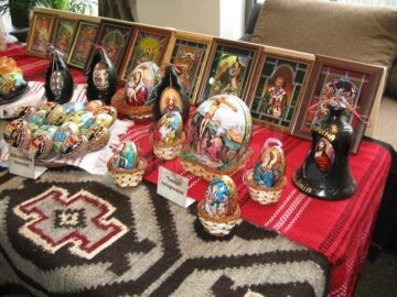 Expoziția „Oul încondeiat - Tradiție și modernitate”, realizată de artistul popular Georgeta Iliuță