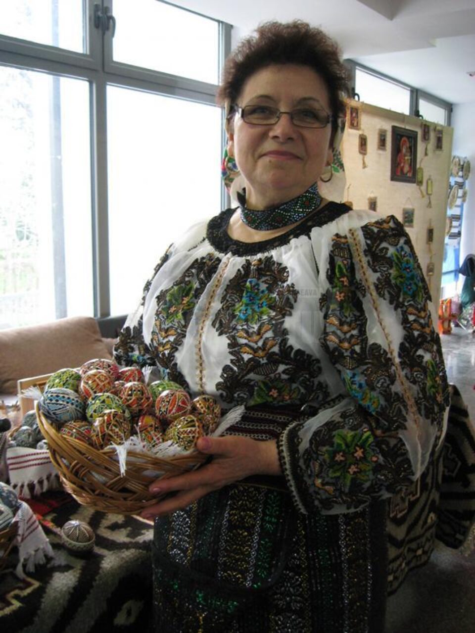 Expoziția „Oul încondeiat - Tradiție și modernitate”, realizată de artistul popular Georgeta Iliuță