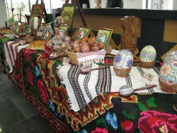Expoziția „Oul încondeiat - Tradiție și modernitate”, realizată de artistul popular Georgeta Iliuță