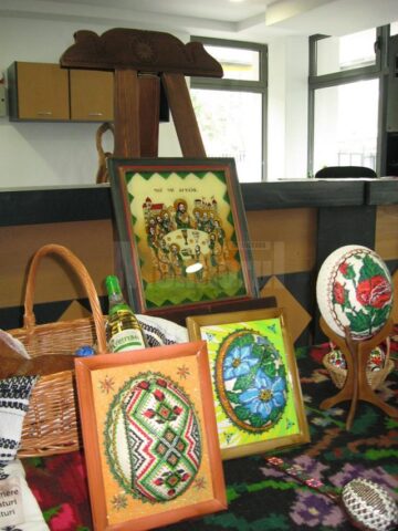 Expoziția „Oul încondeiat - Tradiție și modernitate”, realizată de artistul popular Georgeta Iliuță