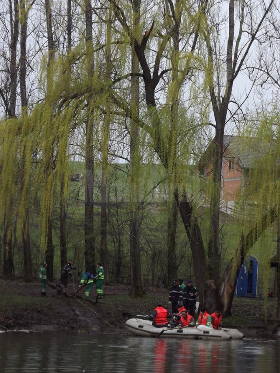 Acțiune de curățare a lacului principal al zonei de agrement de la baza Parcului Șipote