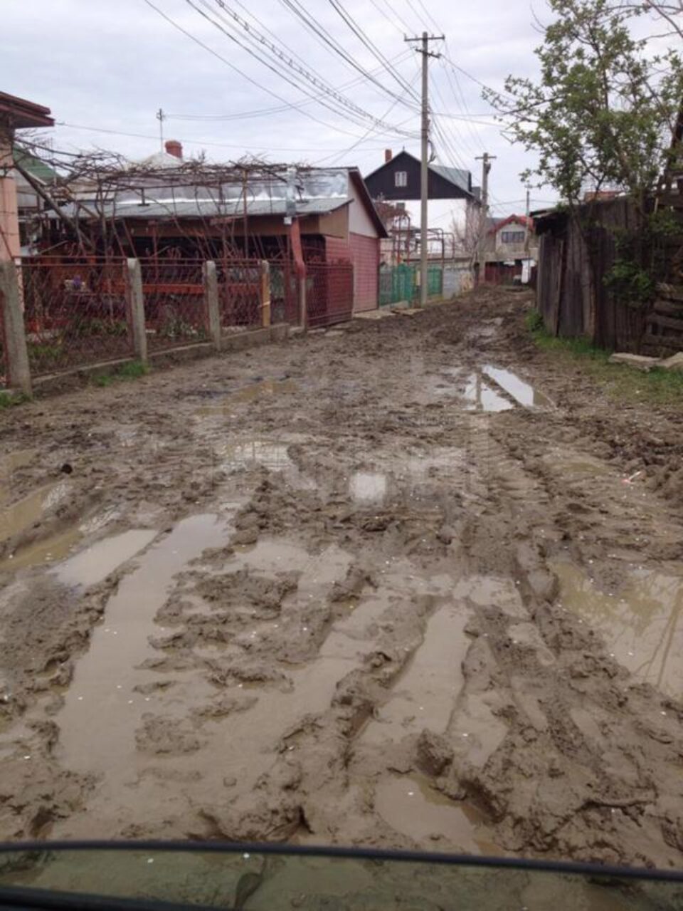 Așa arată strada Stadionului din cartierul Ițcani