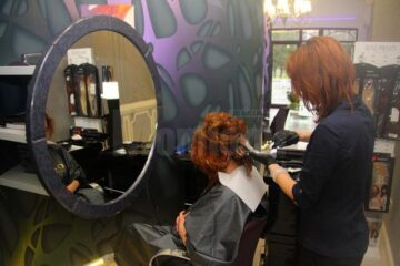 Situat pe Calea Obcinilor nr. 1, Allur Hair&Beauty este deschis de marți până sâmbătă, între orele 09.30-18.00