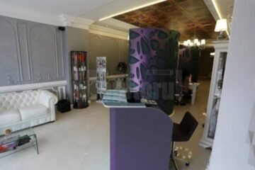 Situat pe Calea Obcinilor nr. 1, Allur Hair&Beauty este deschis de marți până sâmbătă, între orele 09.30-18.00