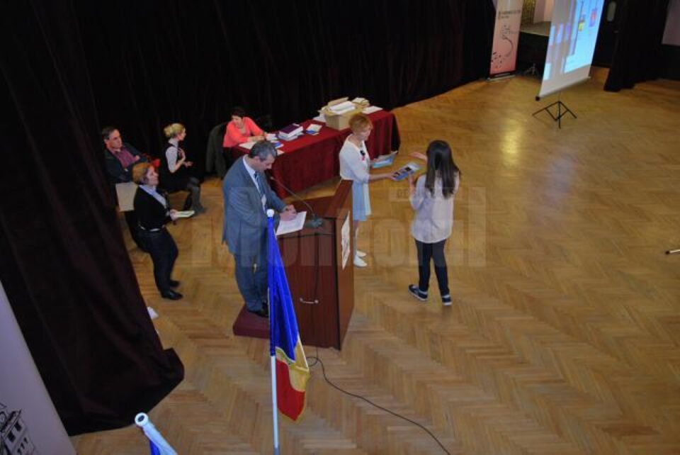 Universitatea din Suceava i-a recompensat pe cei mai buni elevi de la Olimpiada de limbi romanice Universitatea din Suceava i-a recompensat pe cei mai buni elevi de la Olimpiada de limbi romanice