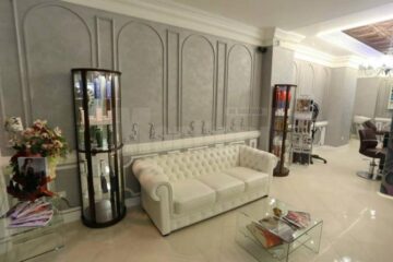 Situat pe Calea Obcinilor nr. 1, Allur Hair&Beauty este deschis de marți până sâmbătă, între orele 09.30-18.00