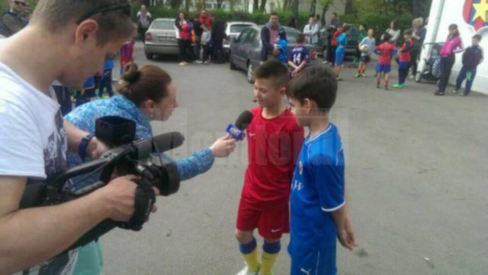 Ionuț Nistor (în roșu) își va încerca norocul la Steaua