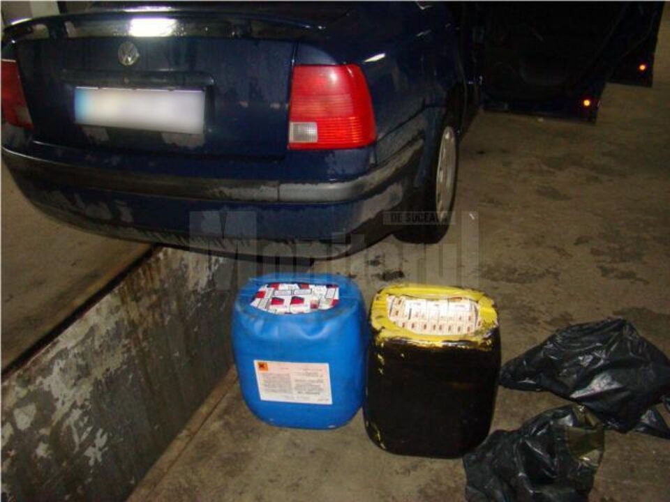 Țigările au fost ascunse în canistre de plastic