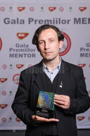 Alături de ceilalți 9 profesori premiați, Romeo Bolohan a fost recompensat cu un premiu în valoare de 8.000 de lei