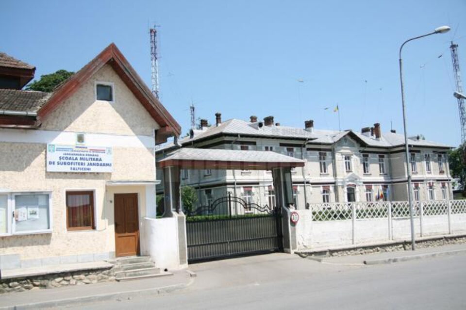 Școala Militară de Subofițeri Jandarmi Fălticeni va avea în 2014 o cifră de școlarizare de 150 de locuri Școala Militară de Subofițeri Jandarmi Fălticeni va avea în 2014 o cifră de școlarizare de 150 de locuri