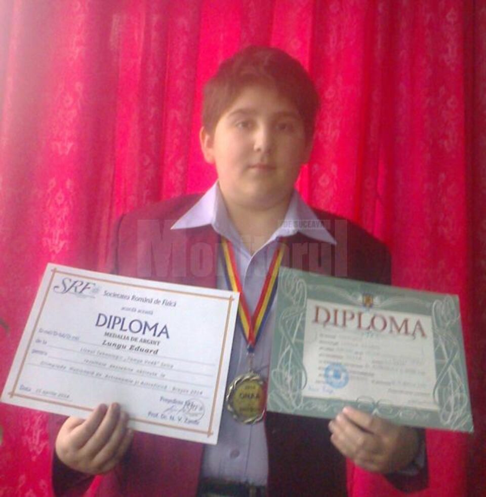 Eduard Lungu a obținut medalie de argint și mențiune din partea Ministerului Educației Eduard Lungu a obținut medalie de argint și mențiune din partea Ministerului Educației