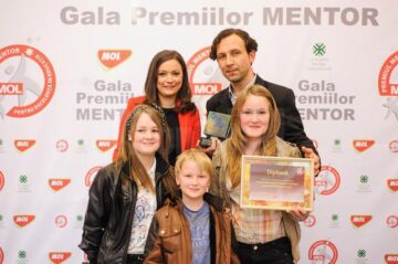 Romeo Bolohan alături de câțiva elevi de-ai săi