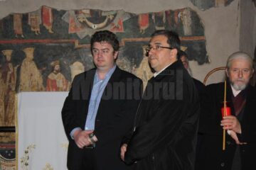 Credincioșii ortodocși din județ au primit și anul acesta Lumina Sfântă de la Ierusalim