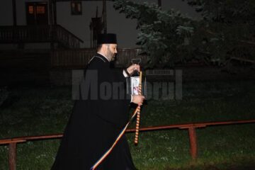 Credincioșii ortodocși din județ au primit și anul acesta Lumina Sfântă de la Ierusalim
