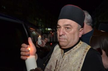 Credincioșii ortodocși din județ au primit și anul acesta Lumina Sfântă de la Ierusalim
