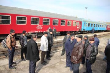 Sute de suceveni salariați la calea ferată au întrerupt activitatea în această dimineață, începând cu ora 7.00