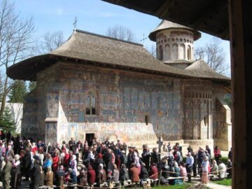 Sute de oameni au participat la hramul Voronețului