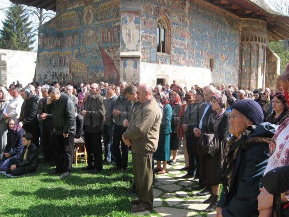 Sute de oameni au participat la hramul Voronețului