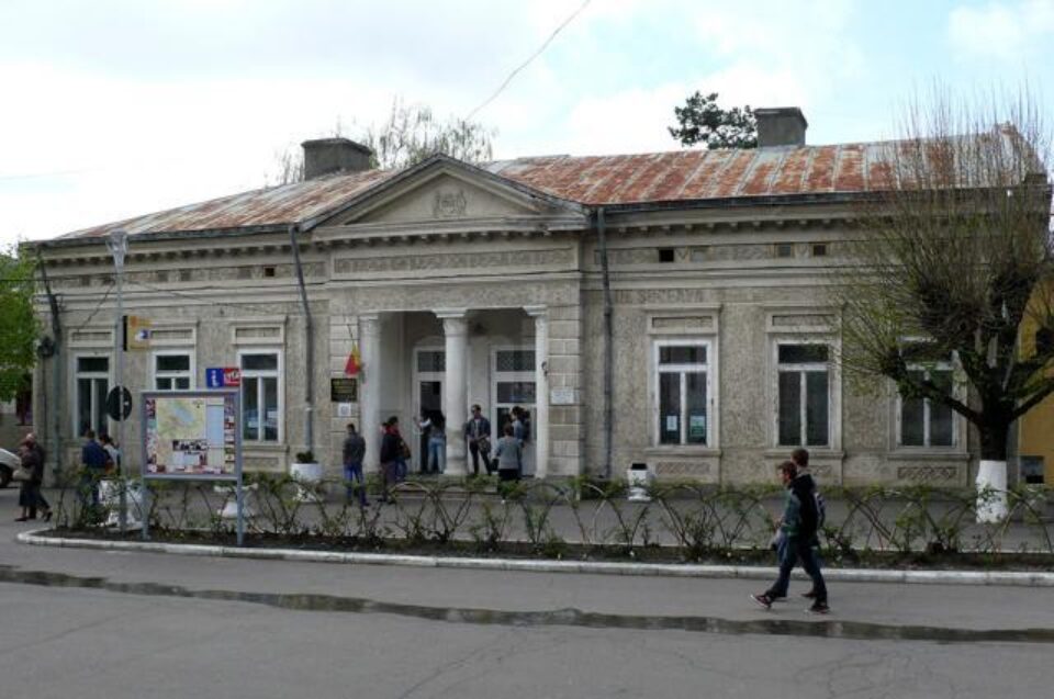 Biblioteca Municipală „Eugen Lovinescu” din Fălticeni