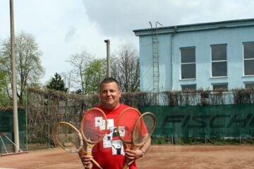 Mihai Pop va pune la dispoziția participanților rachete de lemn