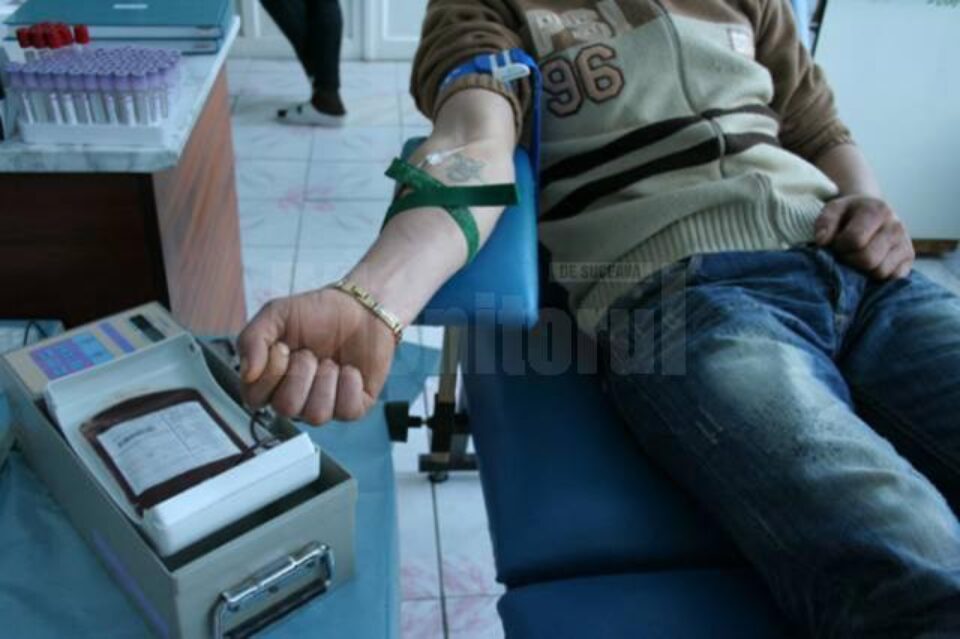 Persoanele care de sărbători au făcut abuz de mâncare și alcool nu sunt primite să doneze sânge Persoanele care de sărbători au făcut abuz de mâncare și alcool nu sunt primite să doneze sânge