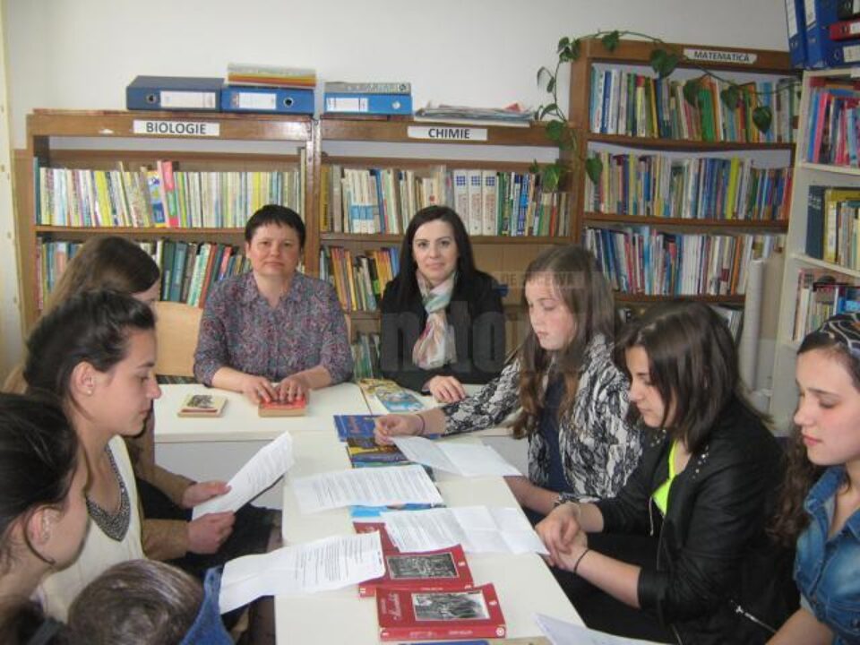 Elevii de la Liceul din Cajvana au marcat noaptea bibliotecilor