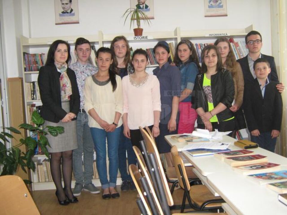 Elevii de la Liceul din Cajvana au marcat noaptea bibliotecilor