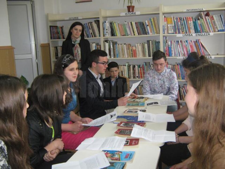 Elevii de la Liceul din Cajvana au marcat noaptea bibliotecilor
