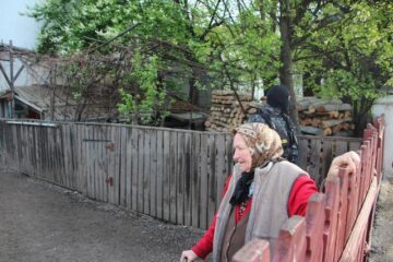 Mama lui Vasile Lavric: „Este o vorbă, unde dă un prost o piatră, trebuie zece cuminți să o scoată”