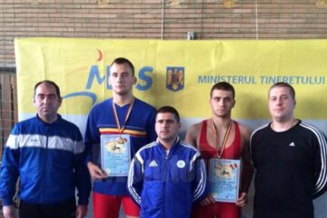 Cei doi medaliați suceveni, Constantin Huțuleac și Daniel Blănari, alături de antrenorii Valerică Gherasim, Andrei Bolohan și Daniel Ciubotaru