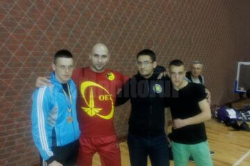 Cei doi sportivi rădăuțeni medaliați la naționale alături de instructorul Paul Ghețău