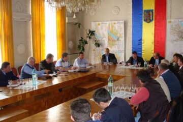 Consiliul Local Fălticeni a aprobat luni, 28 aprilie, interzicerea traficului greu pe strada Sucevei din municipiul Fălticeni, în perioada 5 mai – 15 iunie a.c.