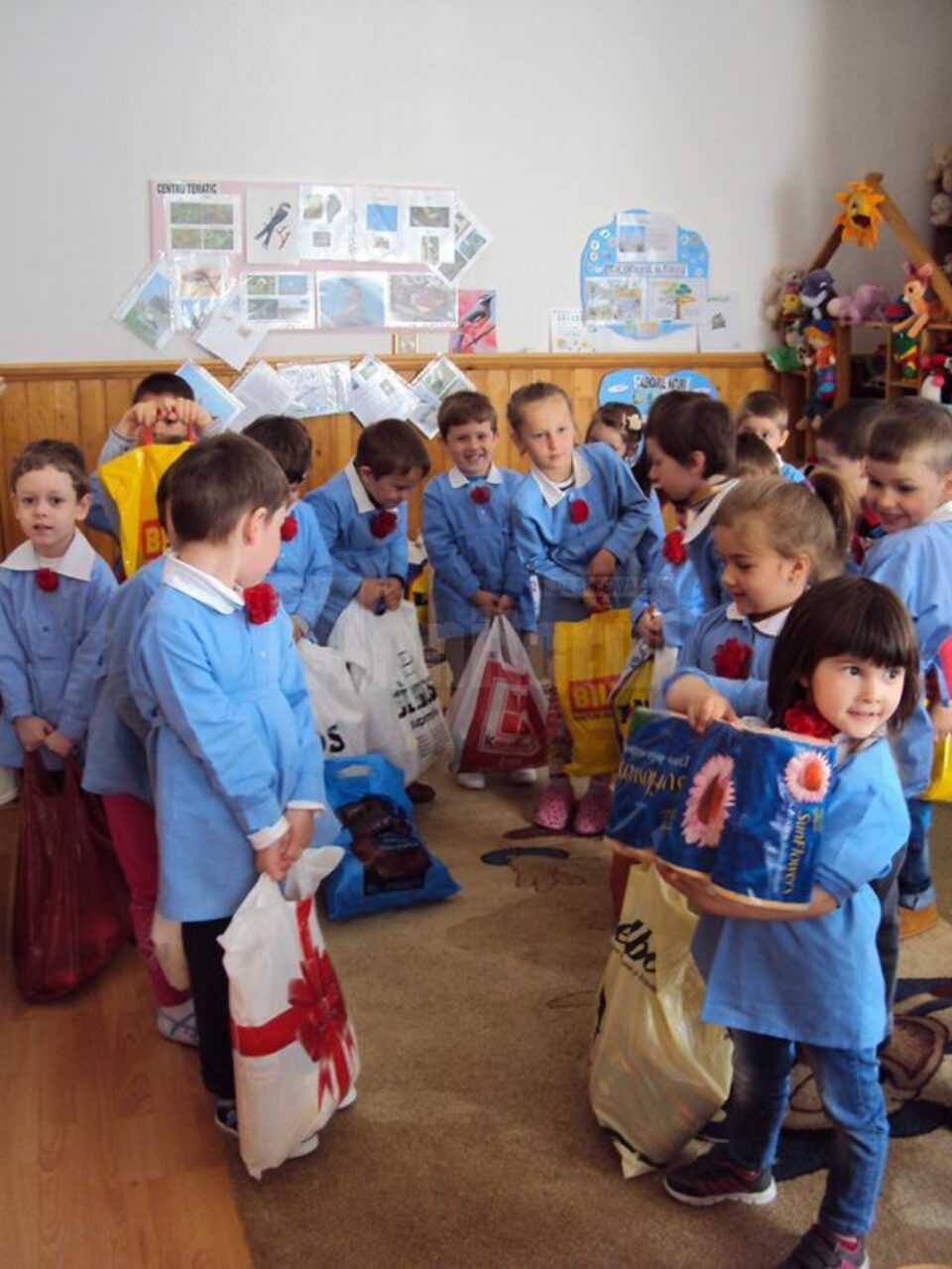 Copiii din grupa mijlocie de la Grădinița cu Program Normal „Lizuca” din Fălticeni, coordonați de educatoarea Doinița Bălan