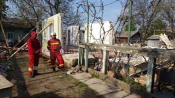 Doi pereți ai casei s-au prăbușit direct peste Cristinel Vasile Florea, bărbatul decedând pe loc, fiind prins sub dărâmături
