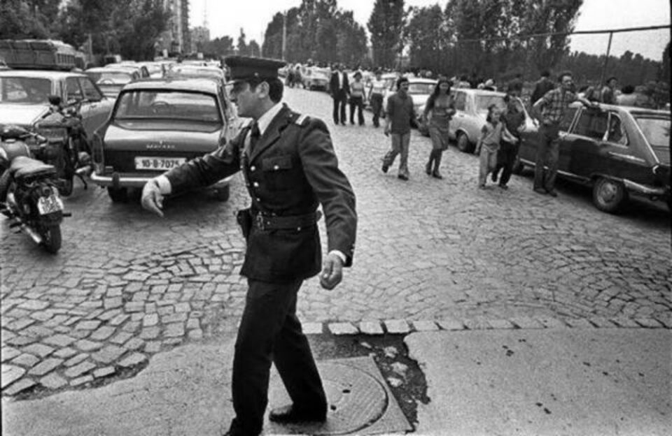 „Să facem pentru poliție uniforme roz...”