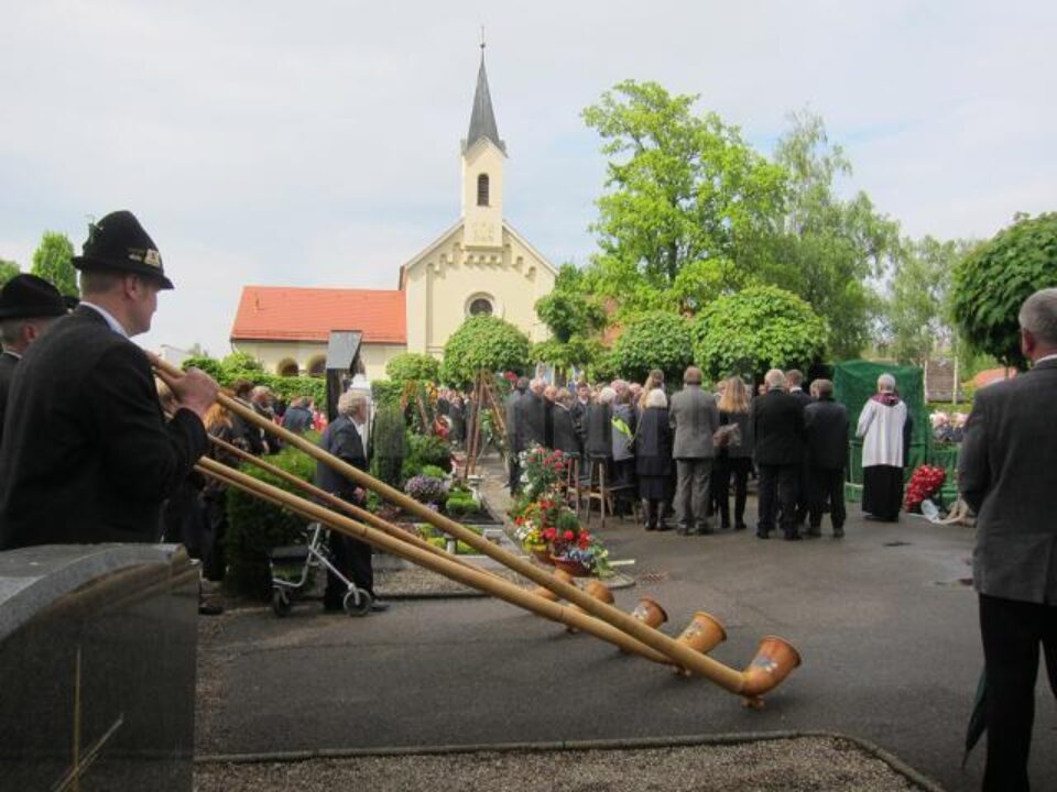 Înmormântare Simnacher: buciumul sună cu jale