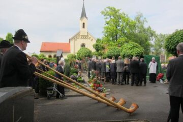 Înmormântare Simnacher: buciumul sună cu jale