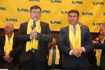 Crin Antonescu și candidatul din zona Moldova a PNL pentru alegerile europarlamentare, Mihai Țurcanu