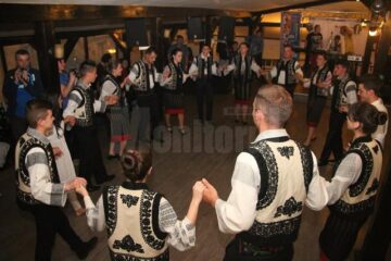 Dansuri și tradiții ale etniilor din România, prezentate într-un spectacol extraordinar, la Suceava