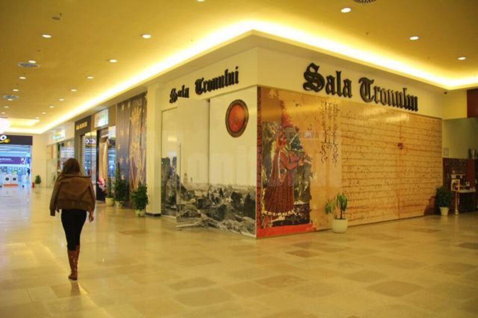 Sala Tronului poate fi vizitată la parterul Iulius Mall, în zona magazinelor pentru copii