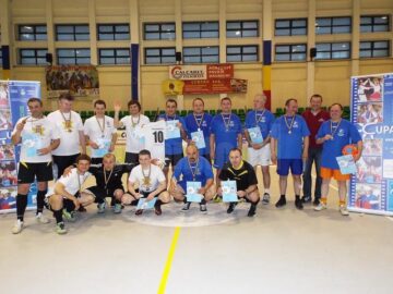 Prefectul Sinescu, alături de mai mulți consilieri locali, a făcut parte din echipa administrației sucevene, în meciul de fotbal contra colegilor din Cernăuți